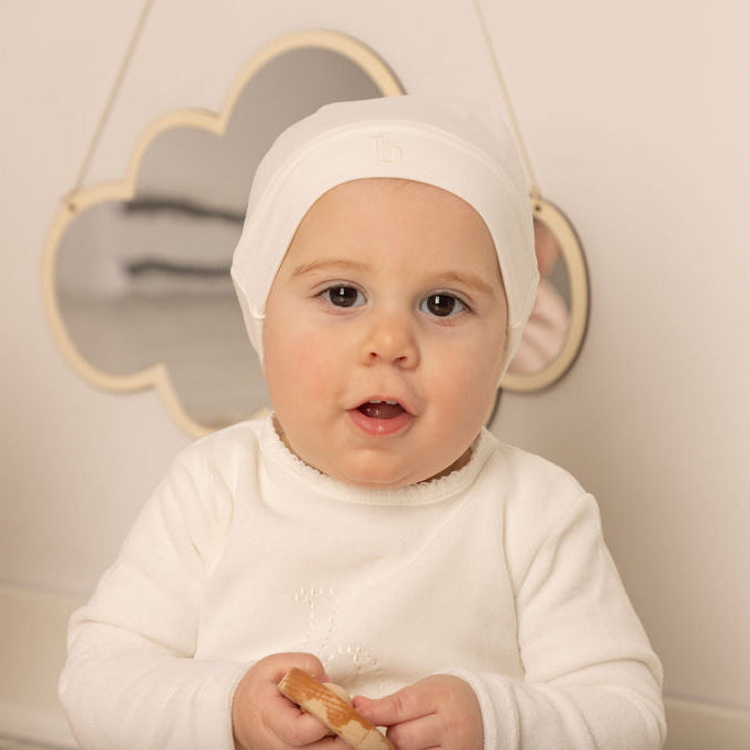 Puffed B Footie with Hat and Blanket White